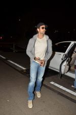 Hrithik Roshan leaves with kids for 20 days vacation to Cape Town, South Africa on 11th June 2015